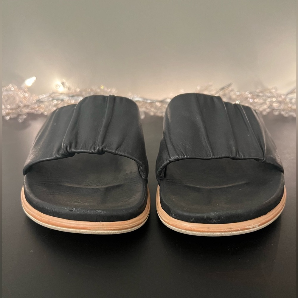 OluKai Pihapiha Black Leather Slides Size 7 - Picture 4 of 10